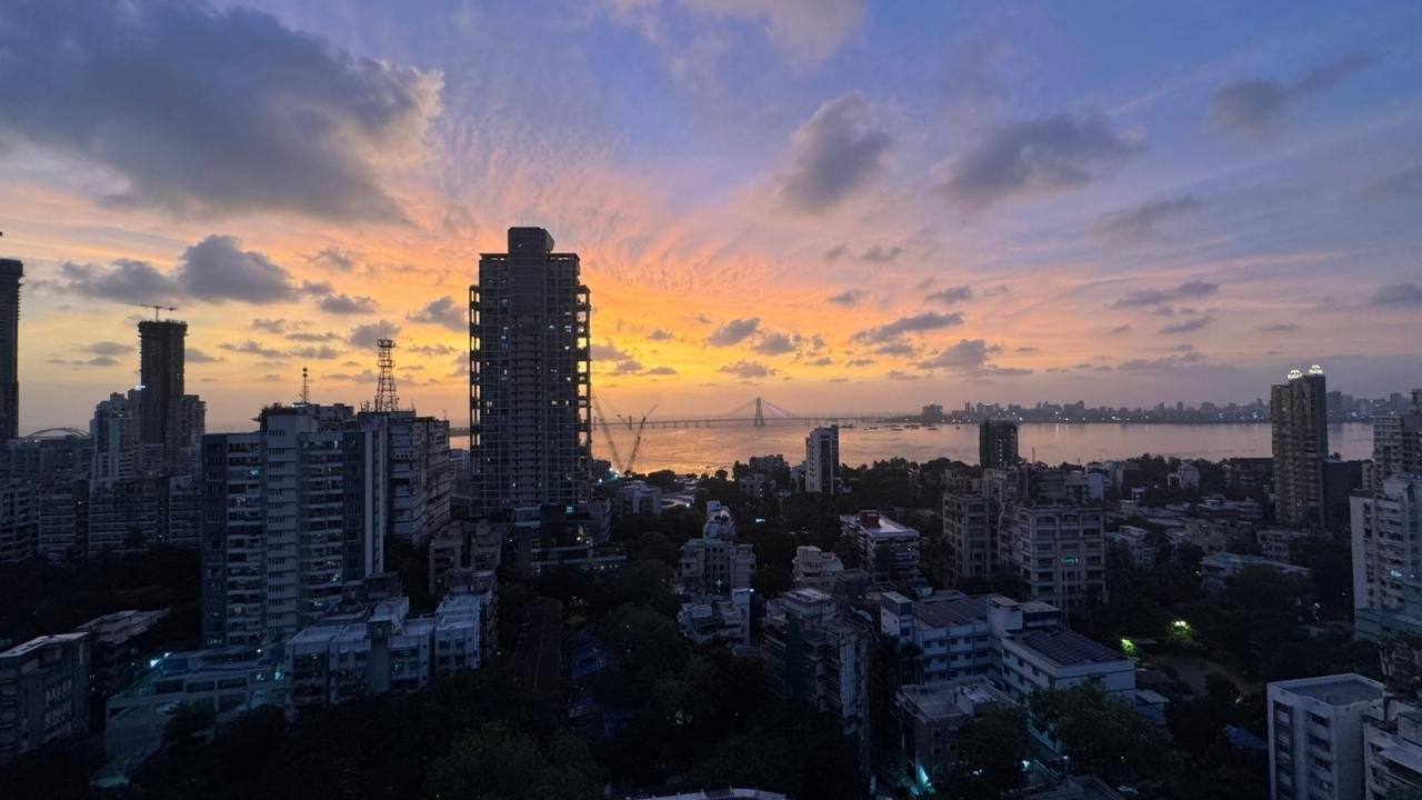 SURAJ LUMIERE - Skyline & Arabian Sea Horizon